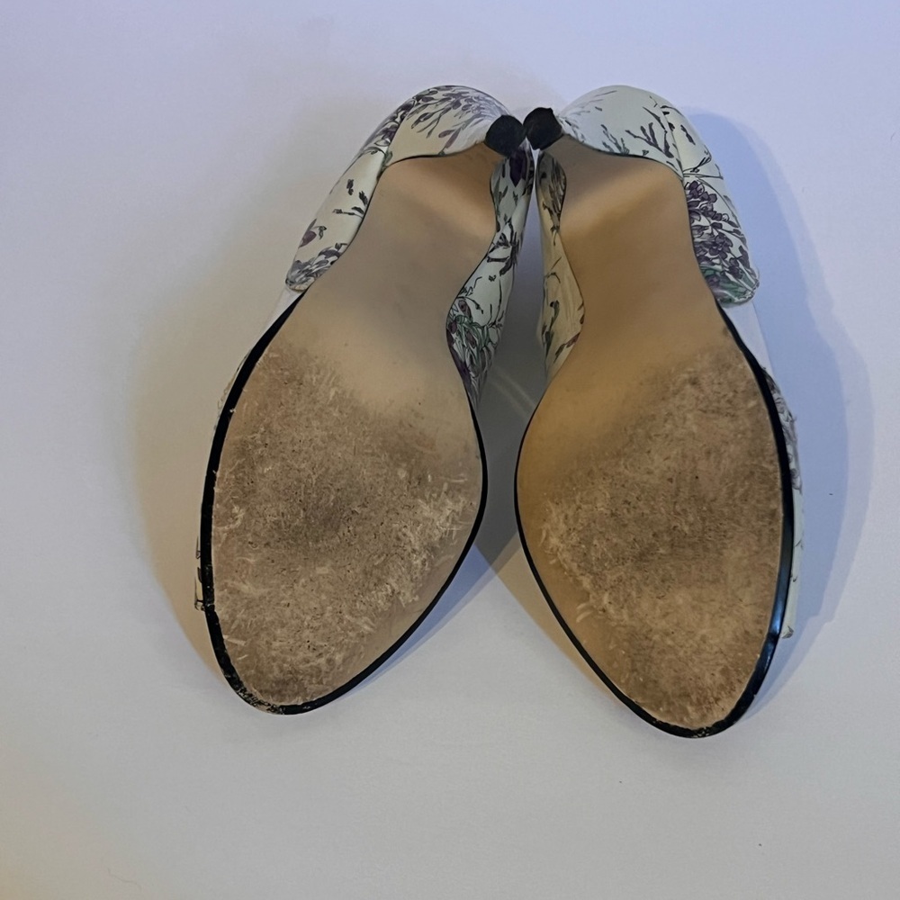 Beautiful Steve Madden floral pumps. Size 8M - Picture 4 of 6